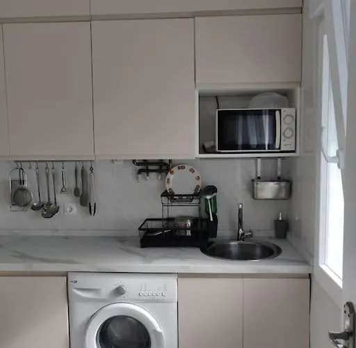 Apartamento moderno con oficina y balcón