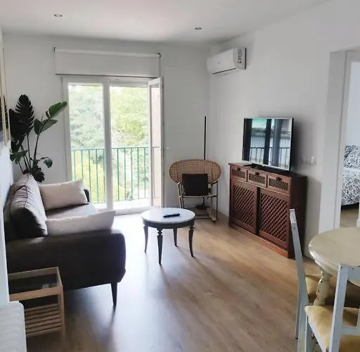 Apartamento moderno con oficina y balcón